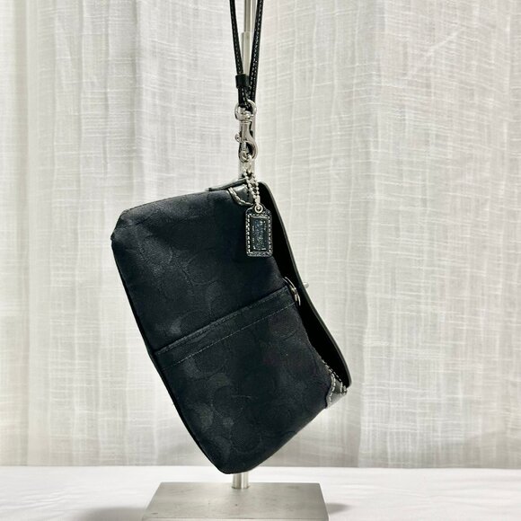 COACH Chelsea Signature Jacquard & Patent Leather Turnlock Wristlet Black 40809 - Picture 6 of 16